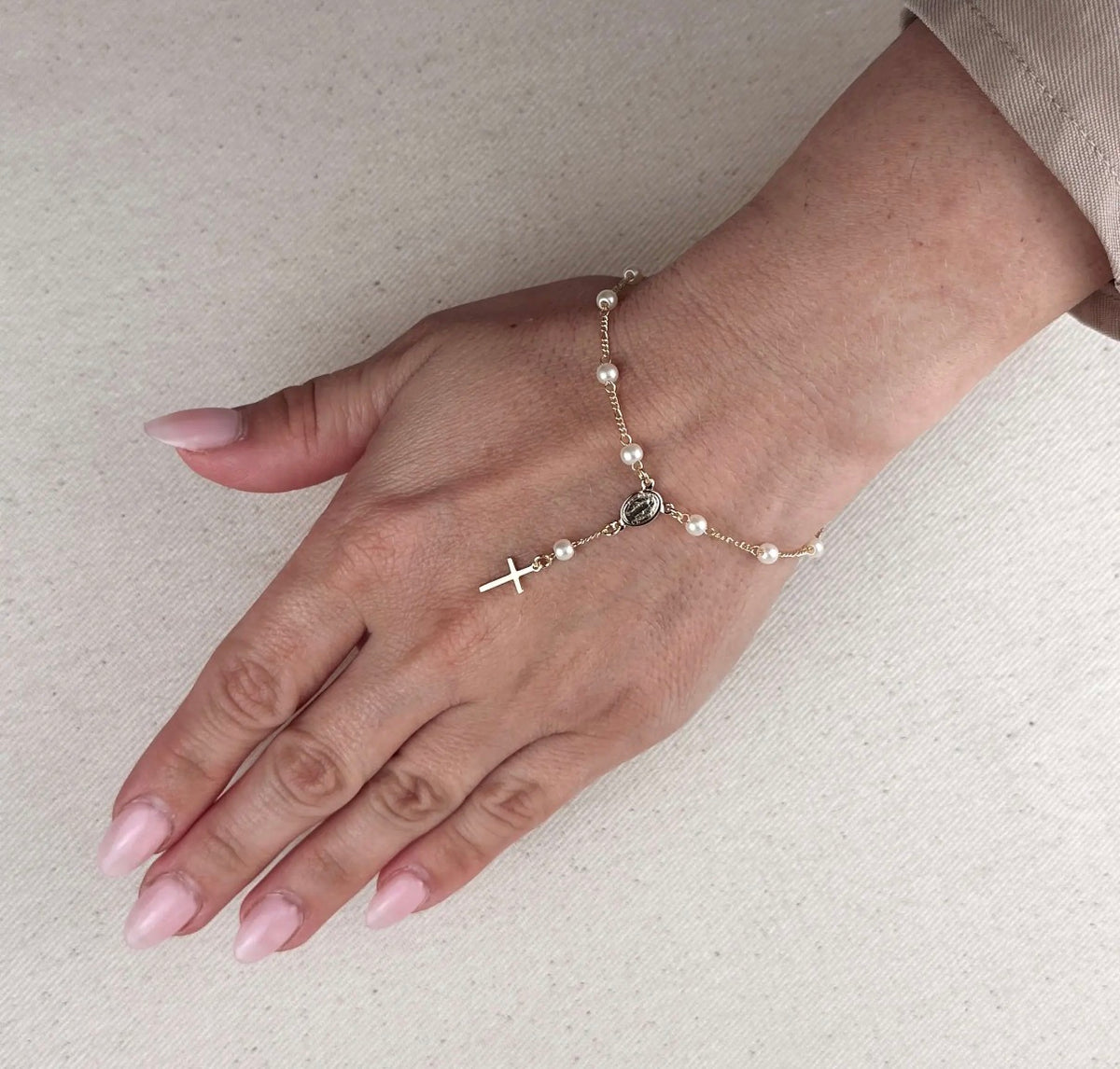Pearl and Figaro Bracelet